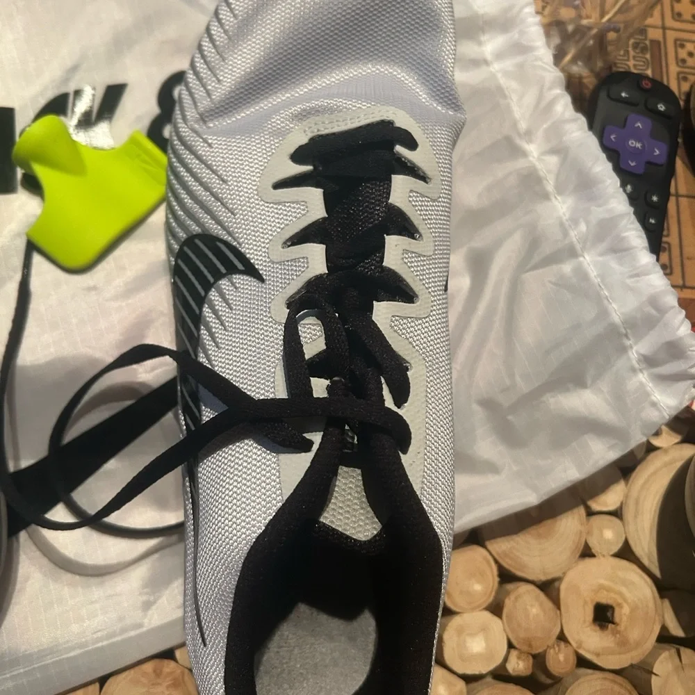 Nike Air Zoom Rival M 9 Spikes in Pure Platinum and Black - Picture 4 of 11